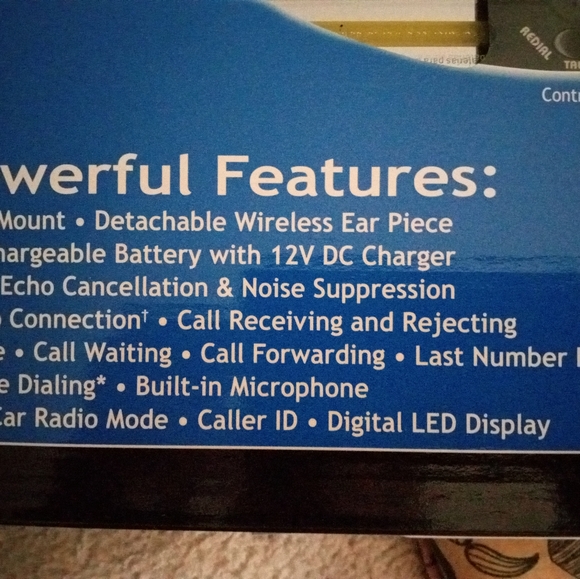 Bluetooth handsfree rear view mirror - Picture 3 of 3